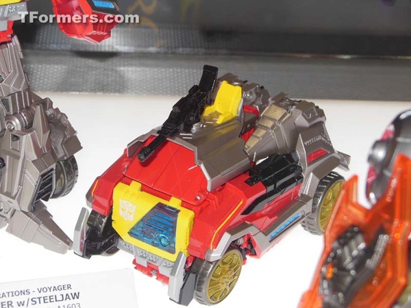 Sdcc 2012 Transformers Generations Fall Of Cybertron Blaster With Steeljaw  (9 of 55)